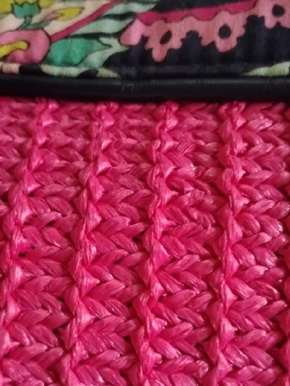 Vera Bradley Large Pink Woven Tote with Navy Handles and Patterned Trim - Picture 8 of 9